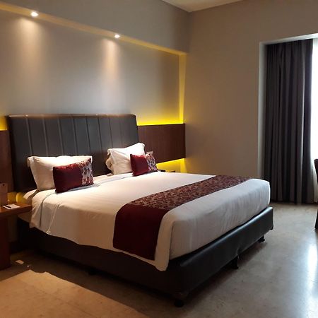 Demelia Hotel Makassar Ngoại thất bức ảnh