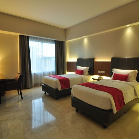 Demelia Hotel Makassar Ngoại thất bức ảnh
