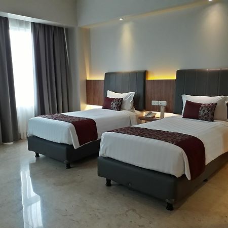 Demelia Hotel Makassar Ngoại thất bức ảnh