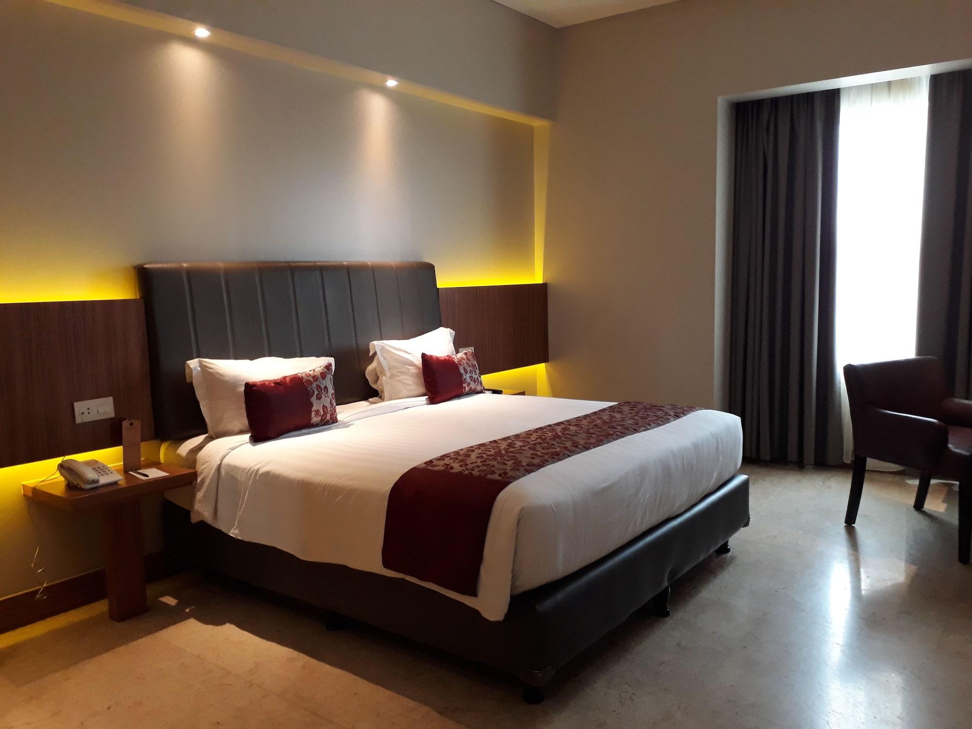 Demelia Hotel Makassar Ngoại thất bức ảnh