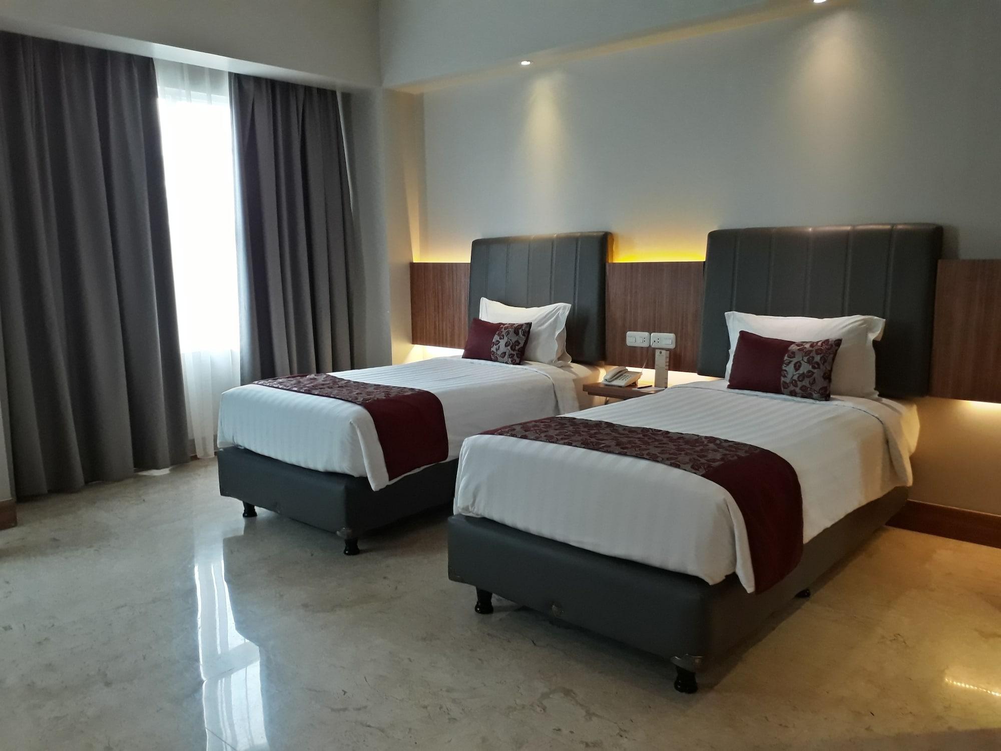 Demelia Hotel Makassar Ngoại thất bức ảnh