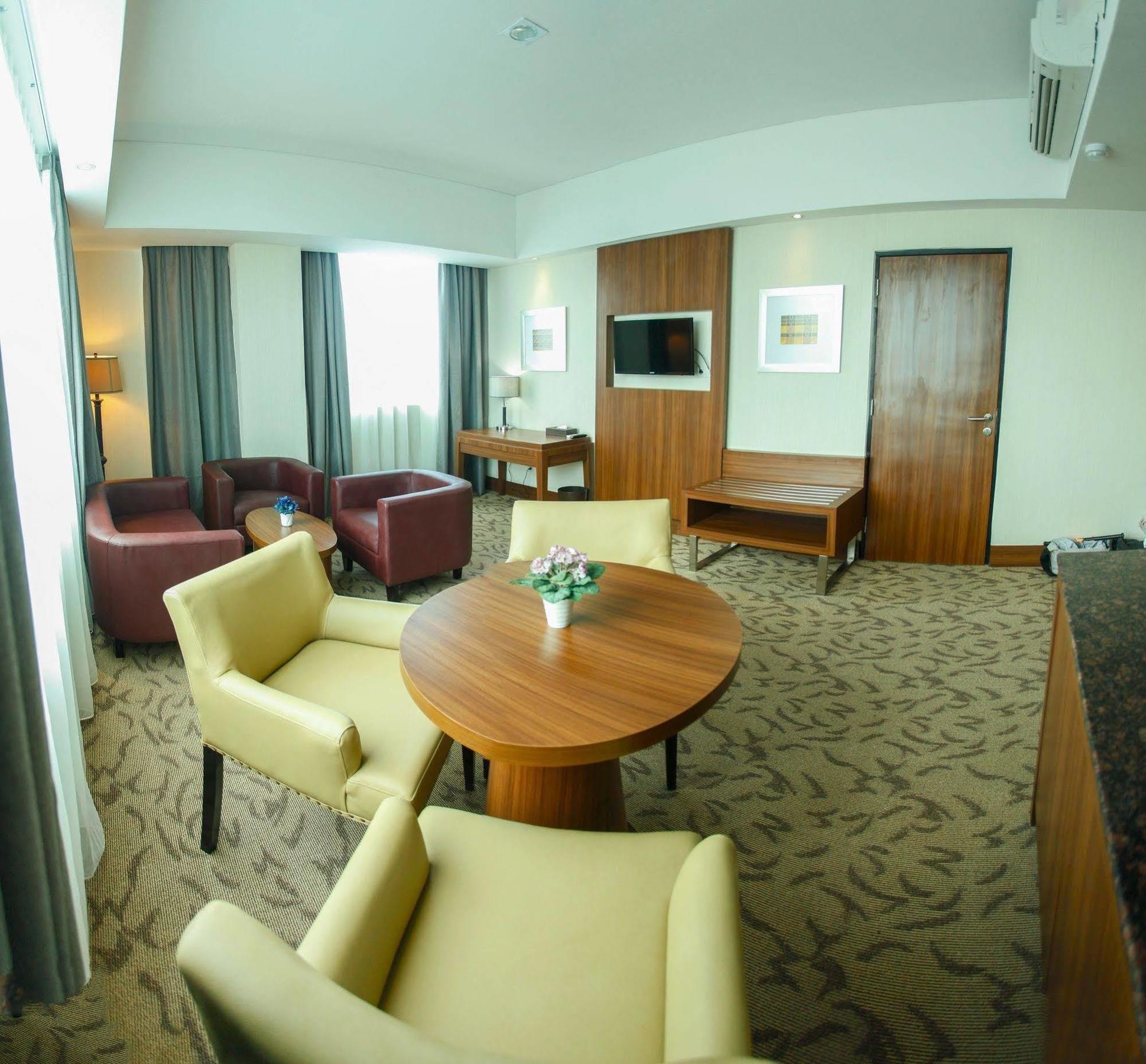 Demelia Hotel Makassar Ngoại thất bức ảnh