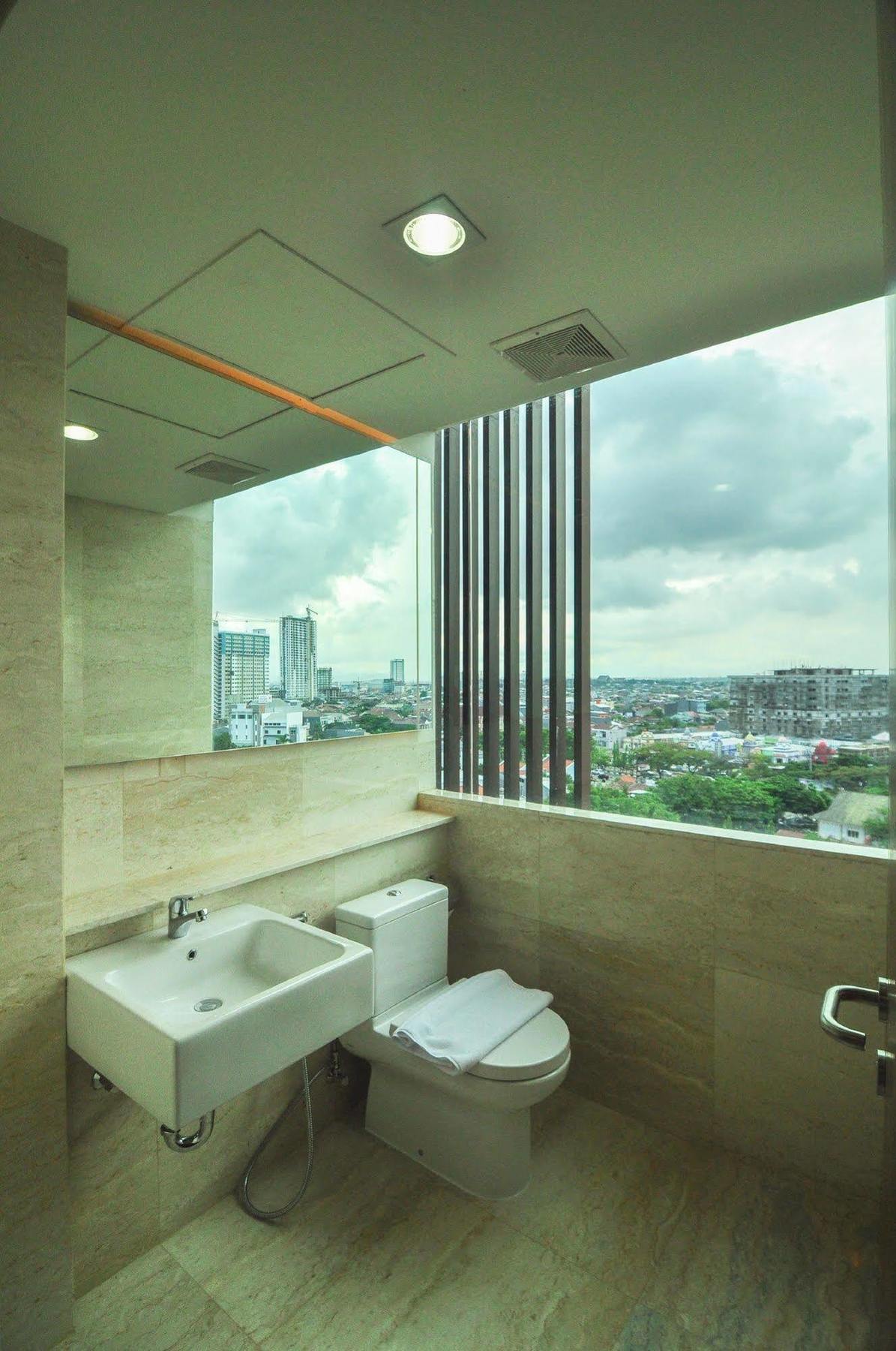 Demelia Hotel Makassar Ngoại thất bức ảnh