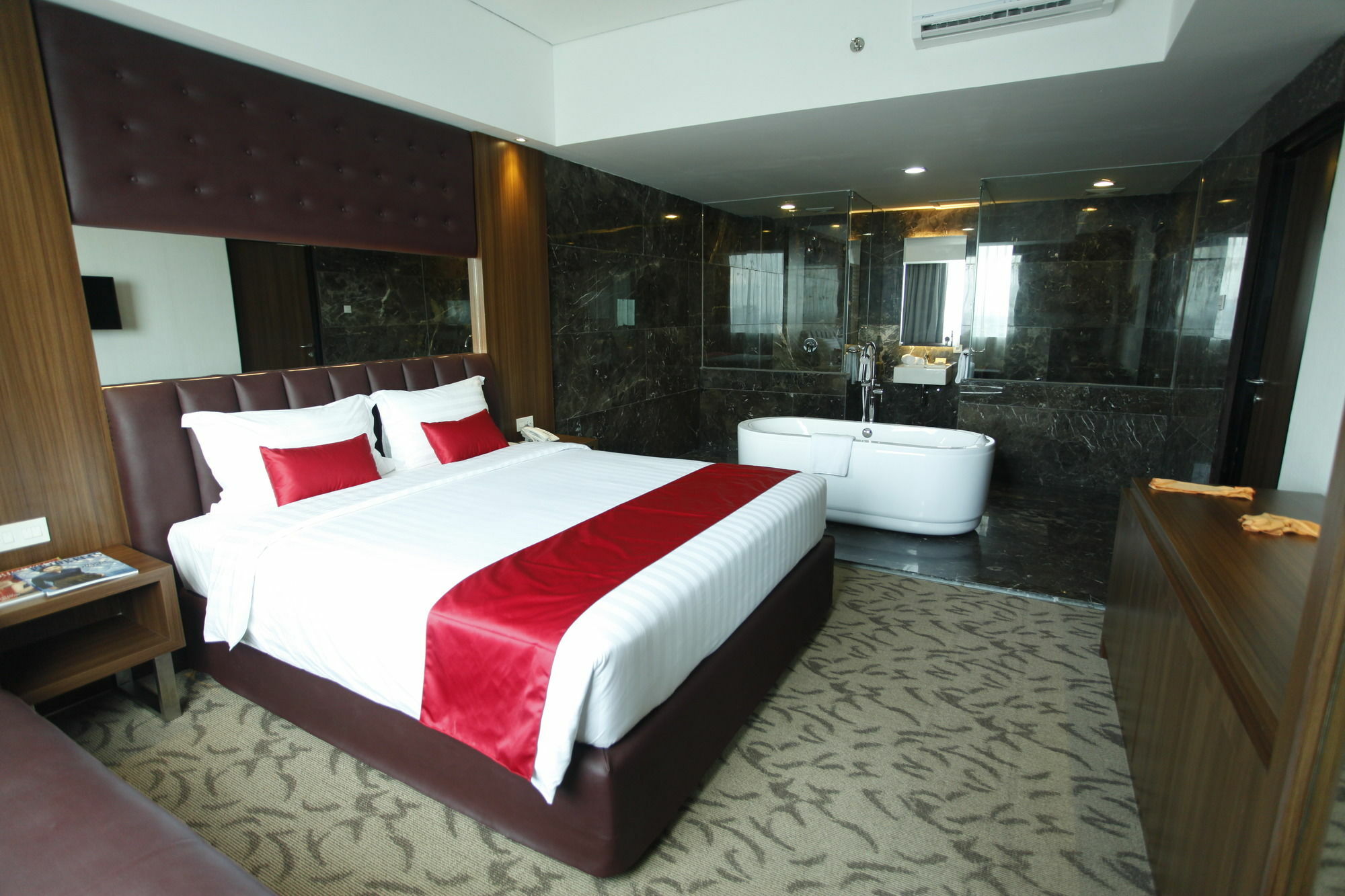 Demelia Hotel Makassar Ngoại thất bức ảnh