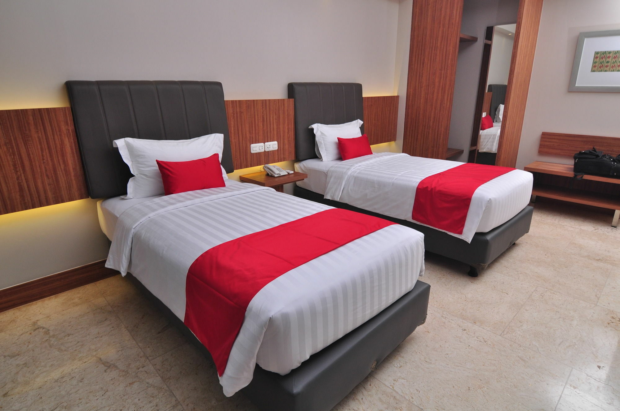 Demelia Hotel Makassar Ngoại thất bức ảnh
