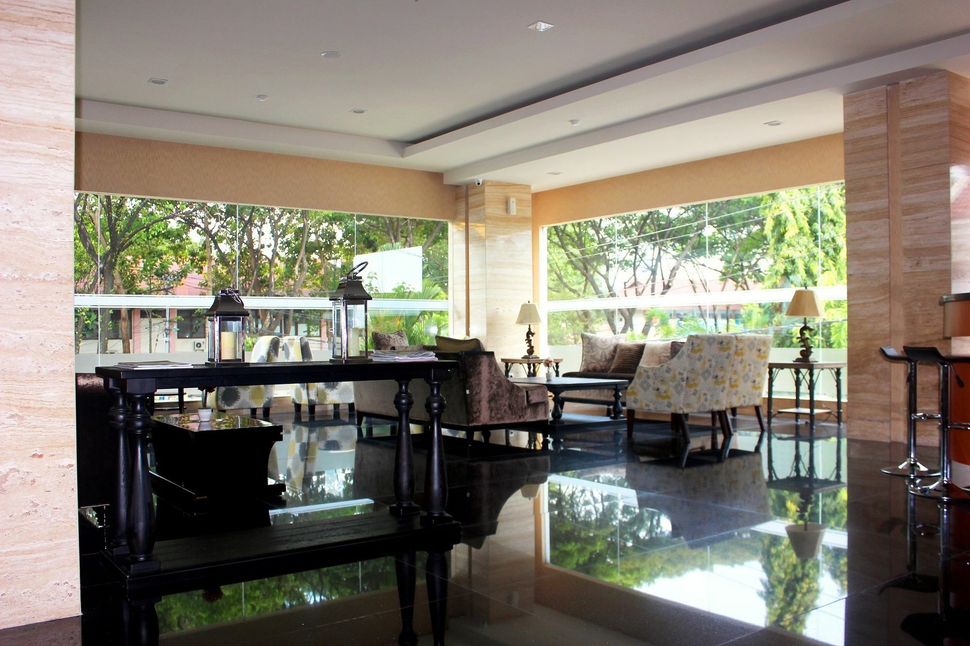 Demelia Hotel Makassar Ngoại thất bức ảnh