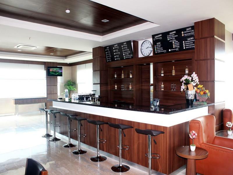 Demelia Hotel Makassar Ngoại thất bức ảnh