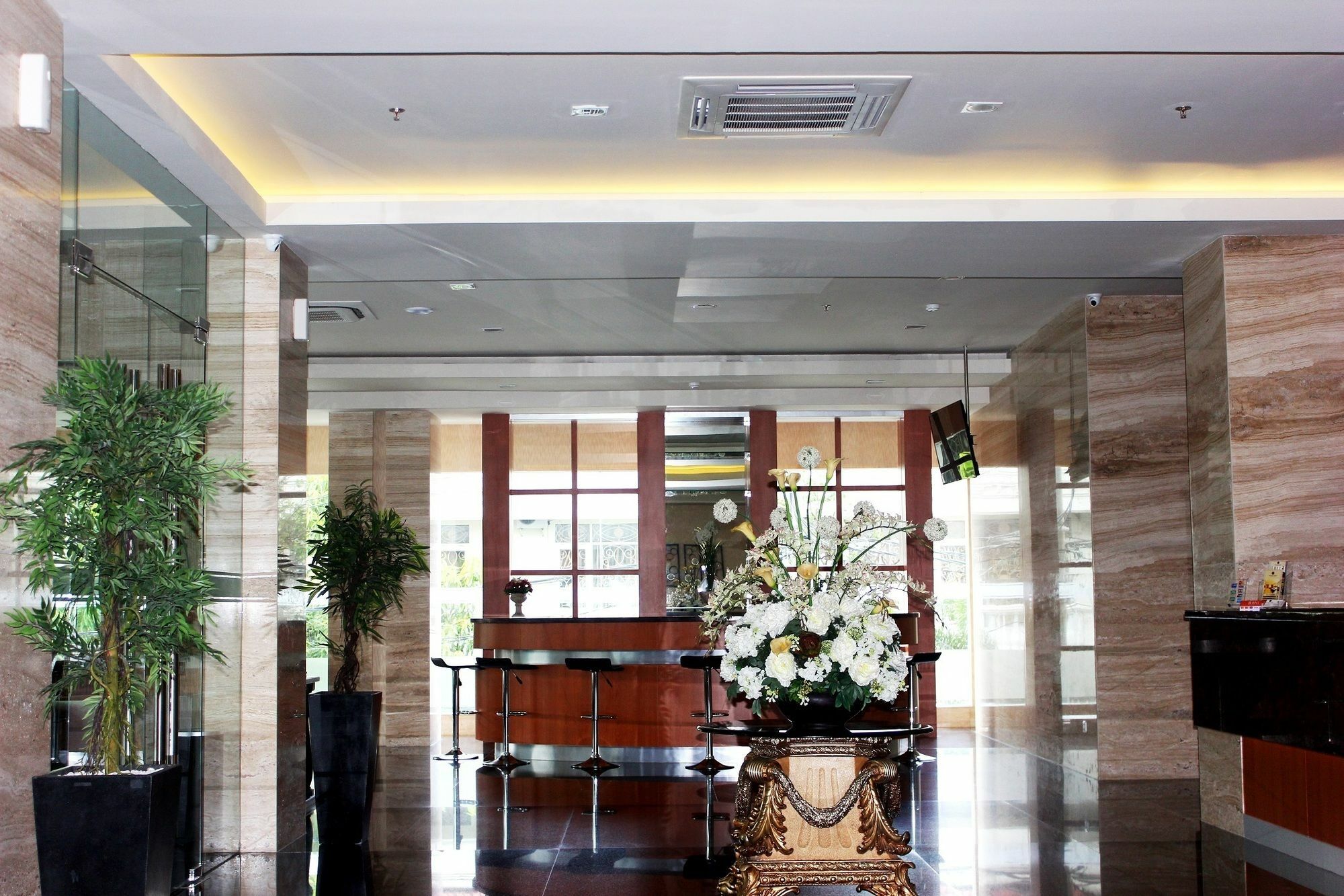 Demelia Hotel Makassar Ngoại thất bức ảnh